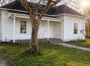 904 E College St, Terrell, TX 75160