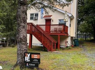 7642 Rainbow Dr, Tobyhanna, PA 18466