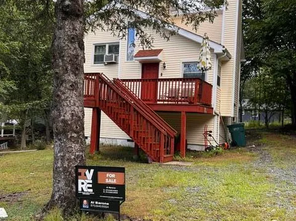 7642 Rainbow Dr, Tobyhanna, PA 18466
