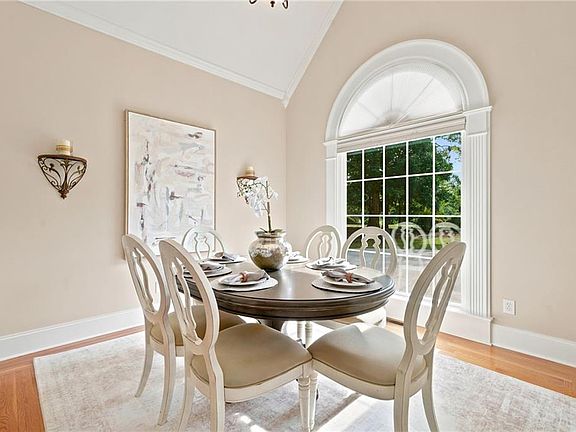5th image of 160 Carmel Ridge Rd