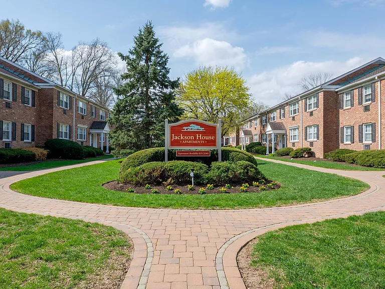 Jackson House Apartments — Photo 2