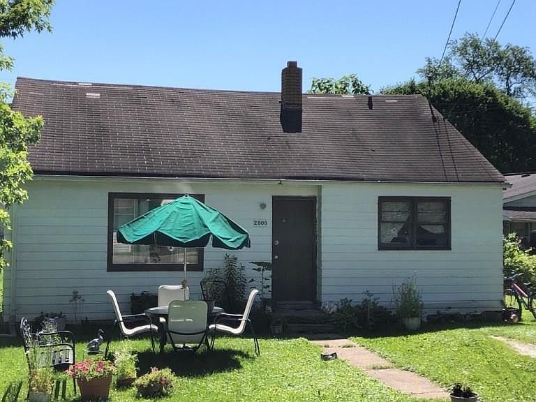 2nd image of 2808 Walton St