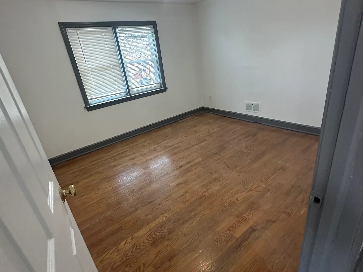 2 bed, 800 sqft, $1,400 — Photo 2