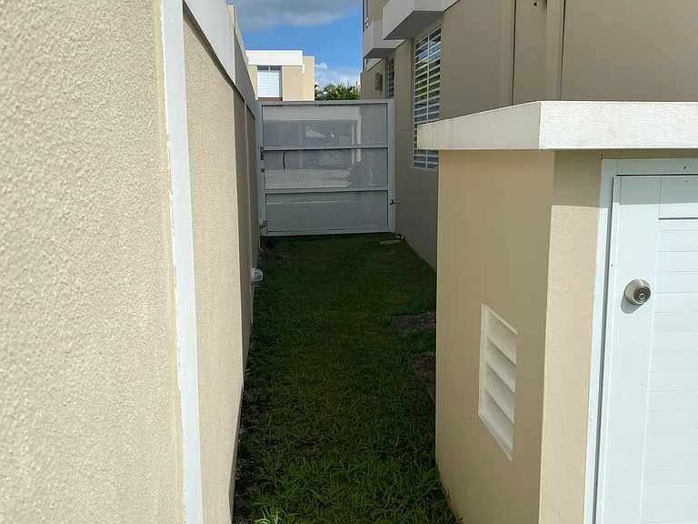68 Urb Mansiones De Juncos Caoba St — Photo 9
