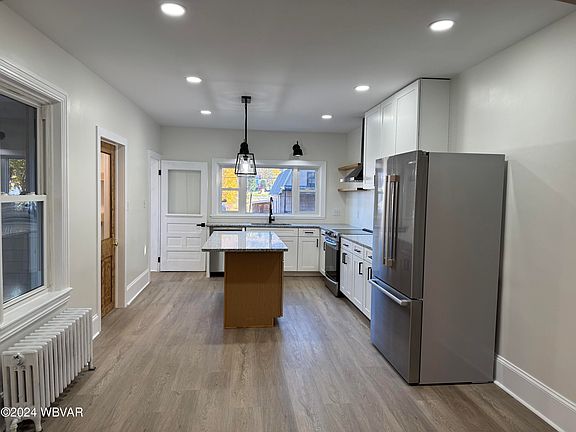 3rd image of 807 W Southern Ave S