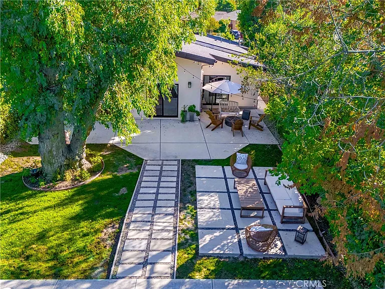 21327 Providencia St — Photo 70
