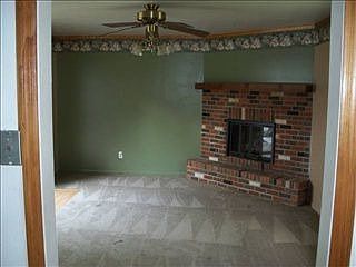 4th image of 704 S Wood St
