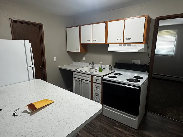 428 Commodore Dr #4 — Photo 3