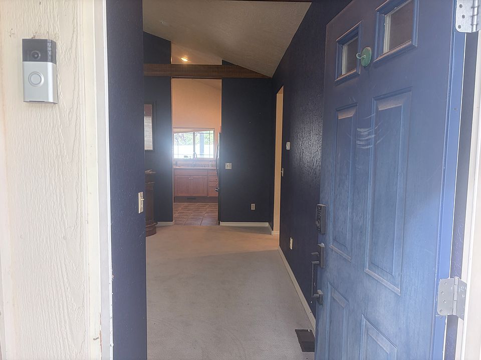 1st image of 2 Willow Pl