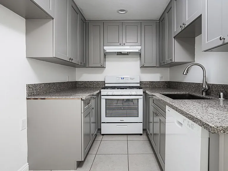 321 N Cedar St — Photo 7