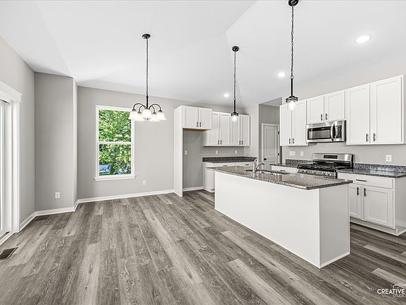 5th image of 427 Riverbend Dr