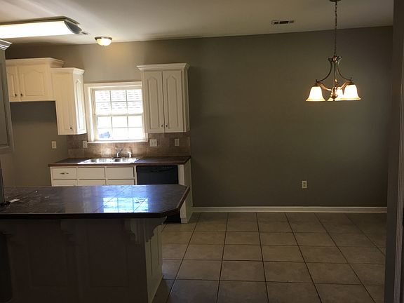 4th image of 1628 White Oak Cir