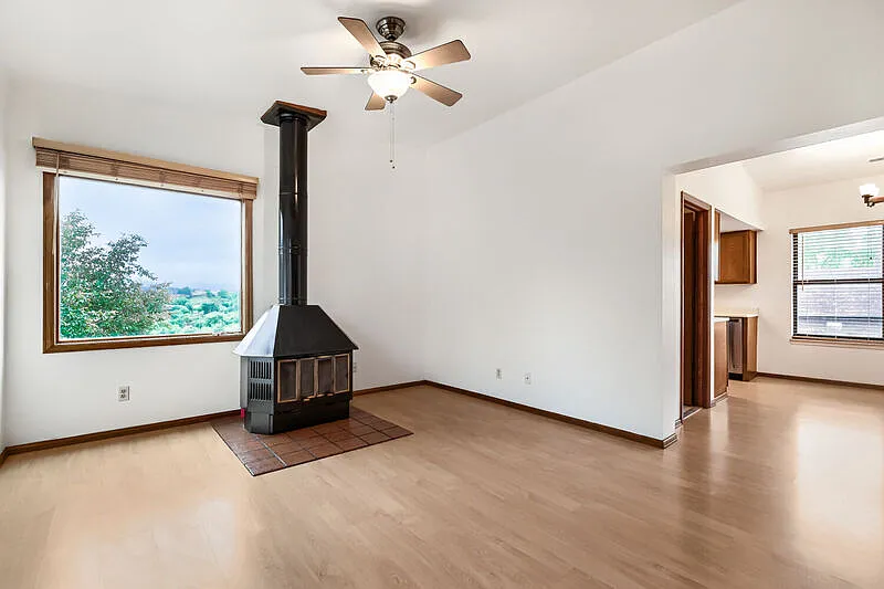 2 bed, 1.0 bath, 940 sqft, $1,495 — Photo 2