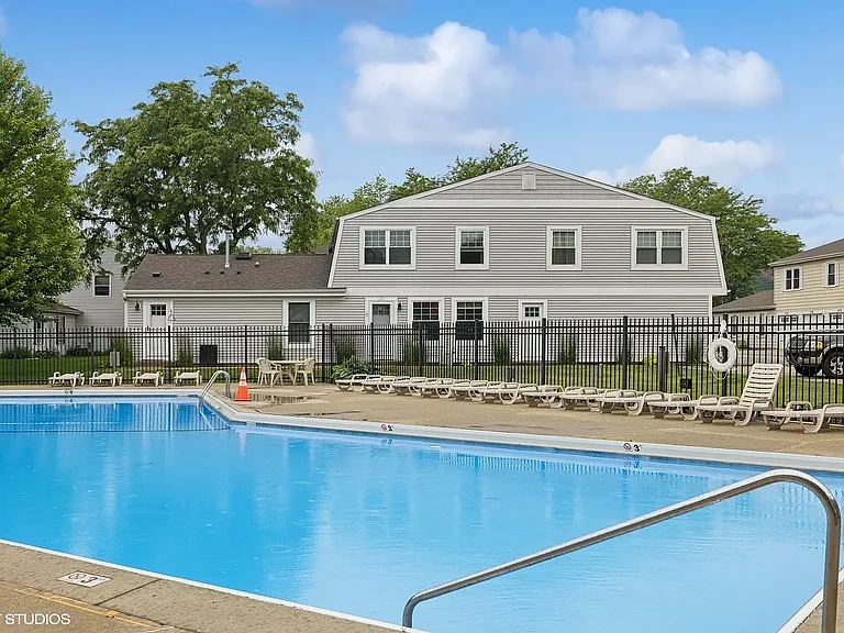 350 Meadow Ct — Photo 12