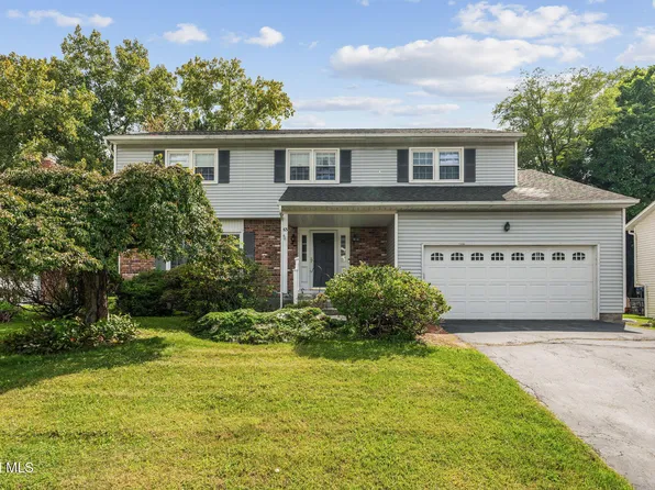 63 Aspen Circle, Albany, NY 12208
