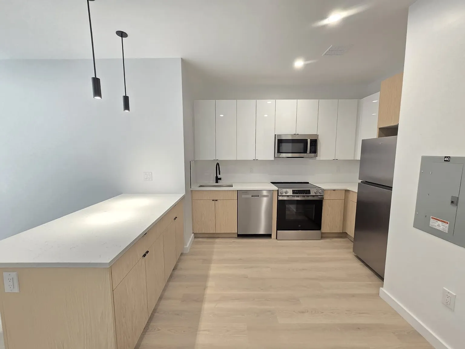 1 bed, 626 sqft, $2,300 — Photo 1