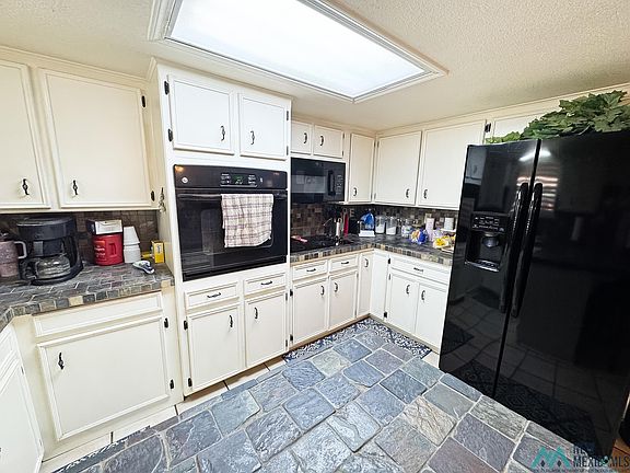 4th image of 501 E Aspen St