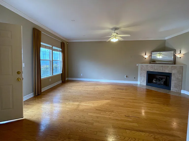 2868 Braddock Ct — Photo 2