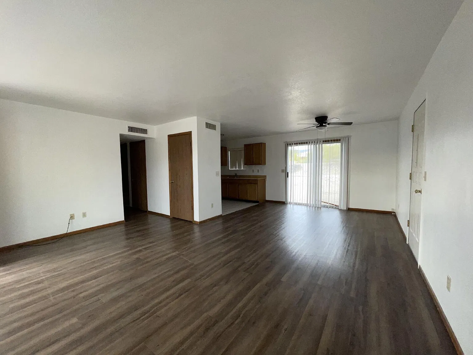 3 bed, 2.0 bath, 1056 sqft, $1,500 — Photo 4