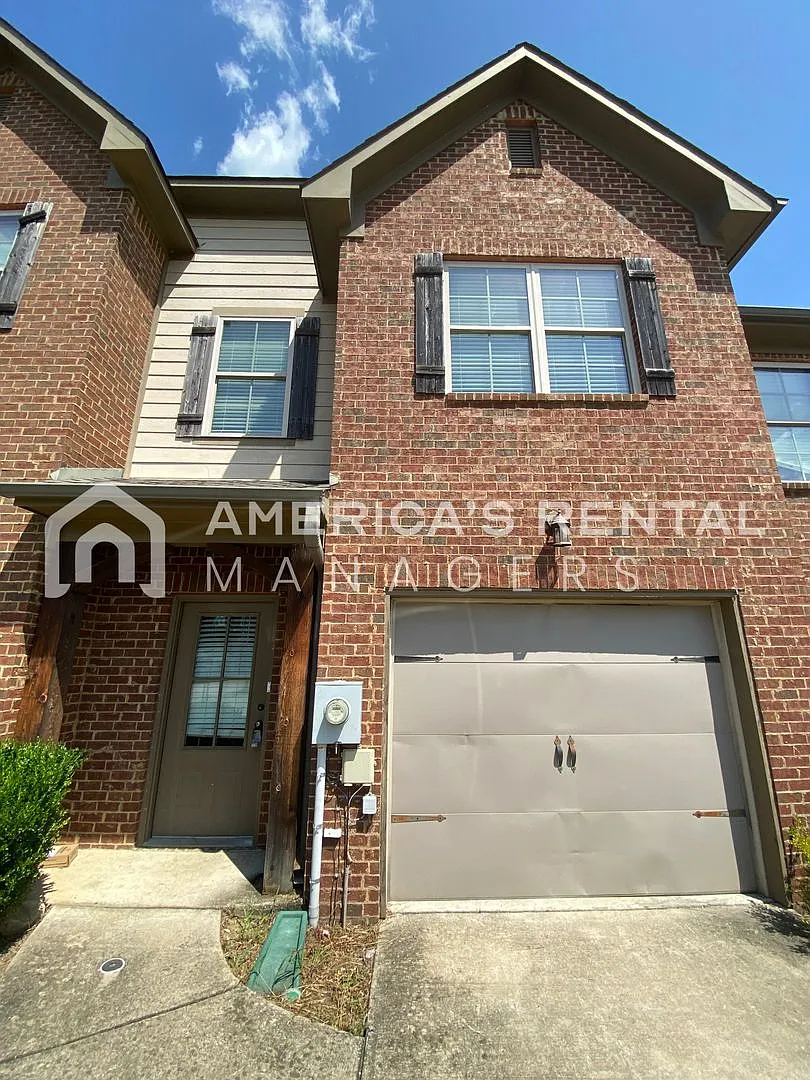 Spacious Town Home in Gardendale - Available to view NOW — Photo 1