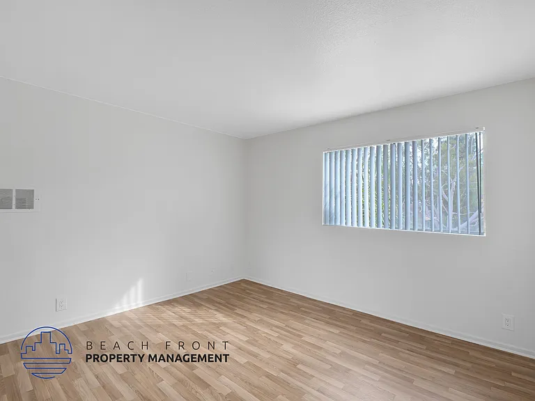 1547 W 261st St — Photo 9