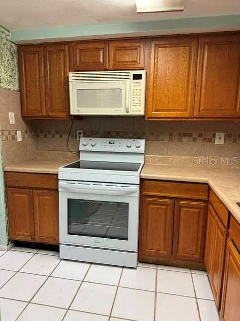 3 bed, 2.0 bath, 1356 sqft, $1,800 — Photo 2