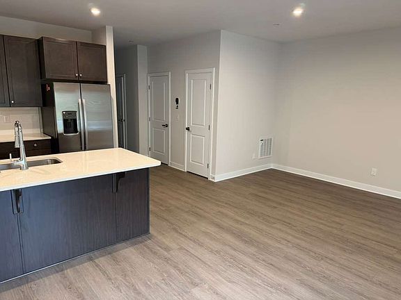 3rd image of 1081 Mountain View Dr