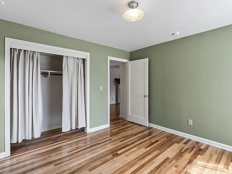 735 E 23rd Ave — Photo 15