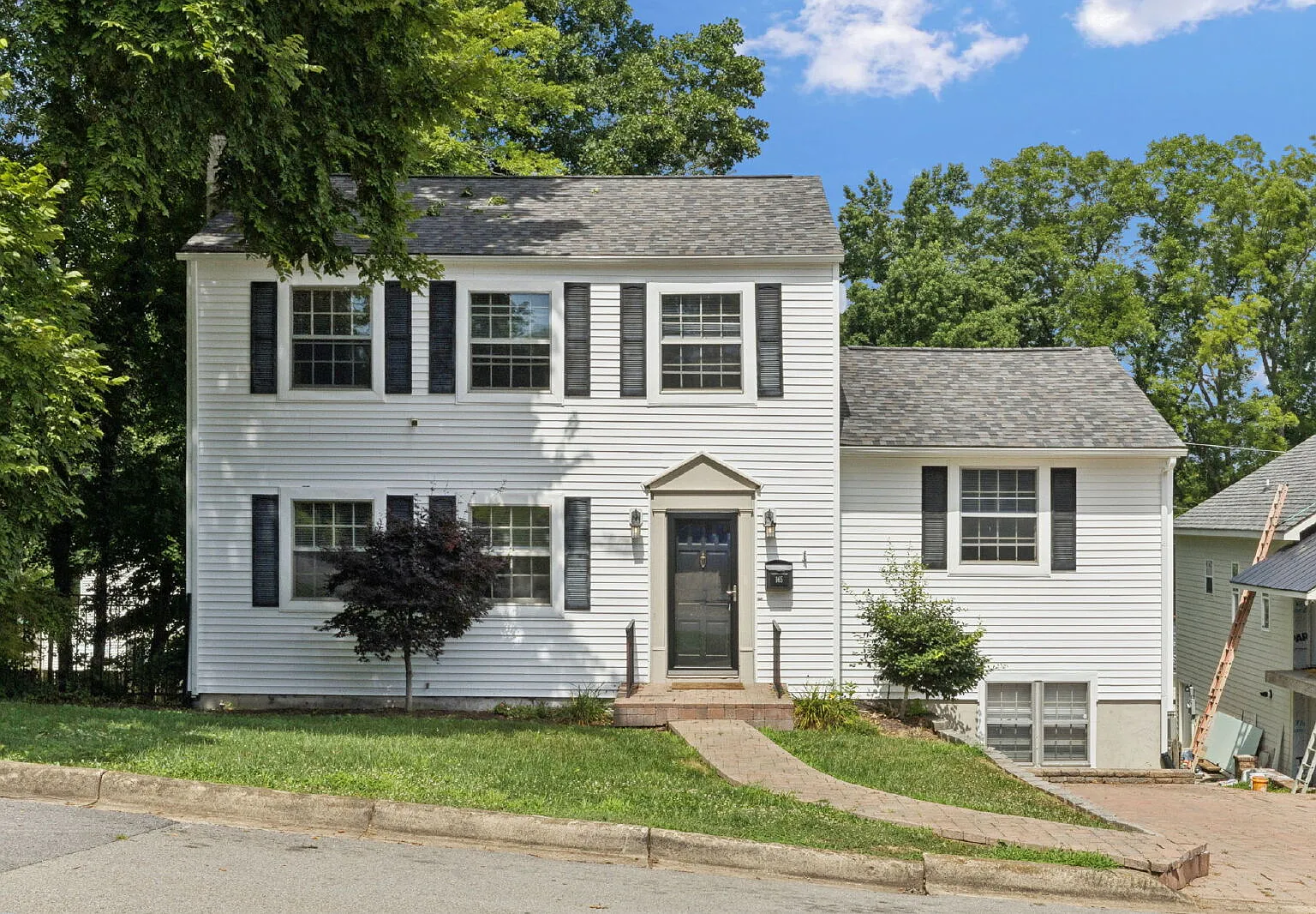 4 bed, 2.5 bath, 2316 sqft, $2,150 — Photo 2