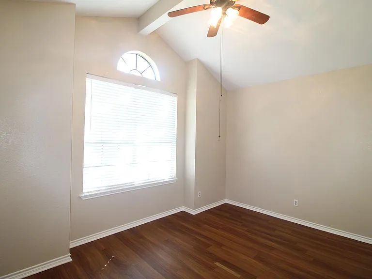 2718 Quebec Dr — Photo 15