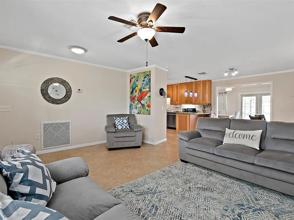 3 bed, 2.0 bath, 1740 sqft, $6,000 — Photo 4