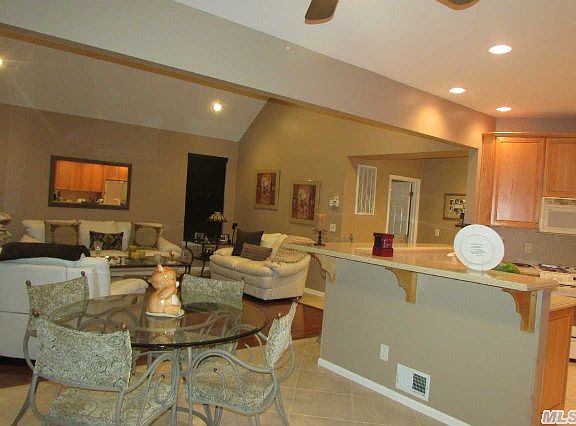 5th image of 5 Holly Hill Ct