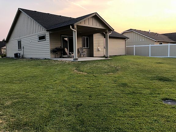 3rd image of 806 W Birchbend Dr