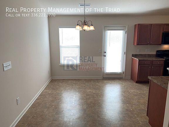 5th image of 3724 Hillrise Dr