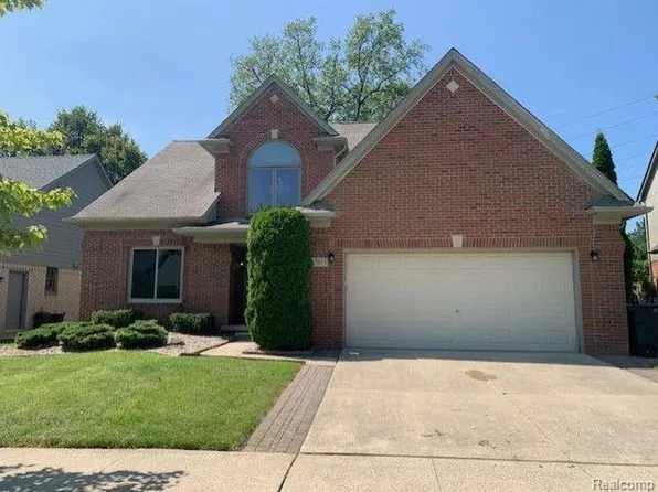 57073 Berkshire Dr, Washington, MI 48094