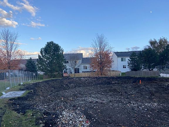 3rd image of 1718 Newport Ln