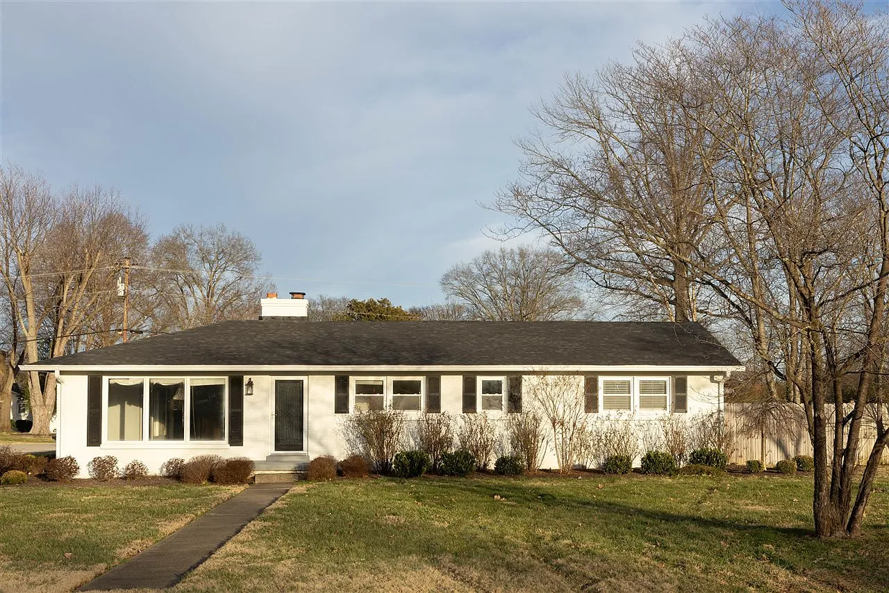 620 Sherwood Dr photo 1
