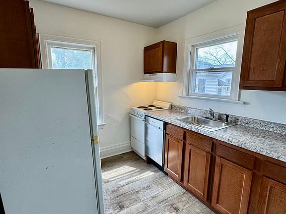 5th image of 303 N Hamilton St APT 2