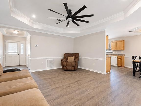 3rd image of 47 Weston Cir