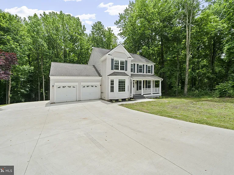 1525 Walters Ln — Photo 2