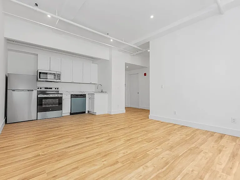 248 W 35th St #1002 — Photo 3