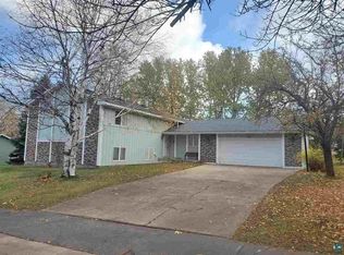 60 Nelson Dr, Silver Bay, MN 55614
