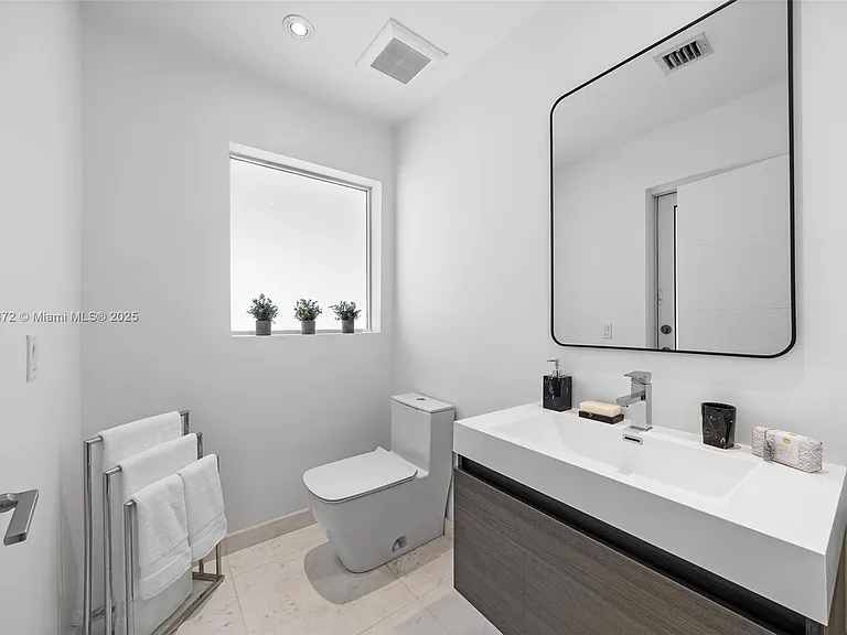 575 Bay Point Rd — Photo 45