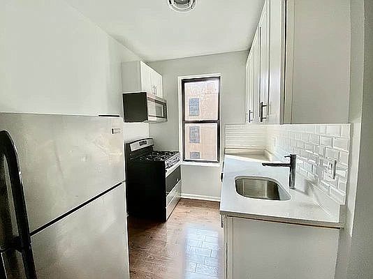1st image of 105 W 137th St #16