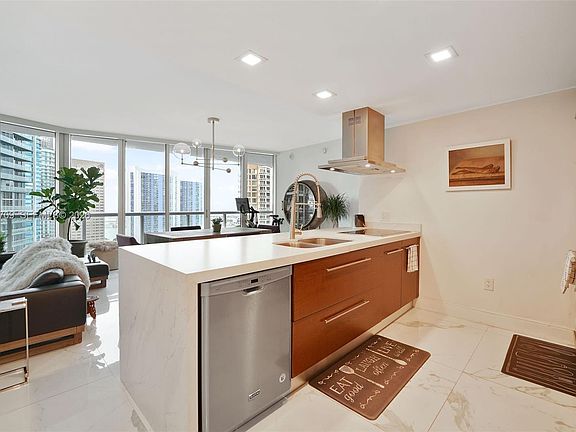 3rd image of 495 Brickell Ave APT 2804