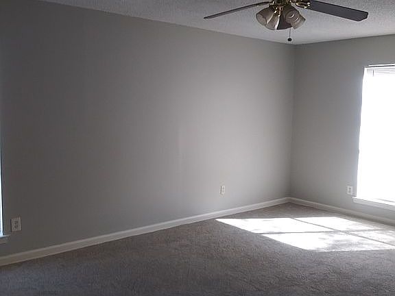 4th image of 2241 Oldfield Dr