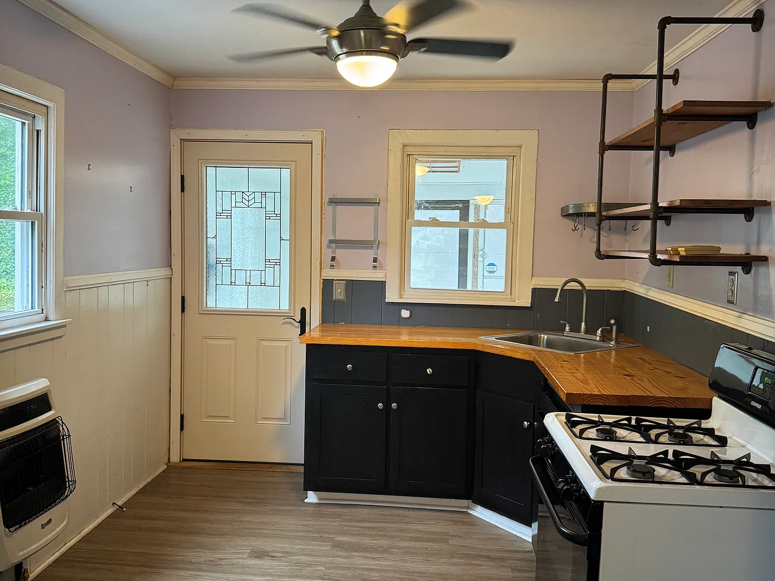 2 bed, 647 sqft, $1,925 — Photo 3