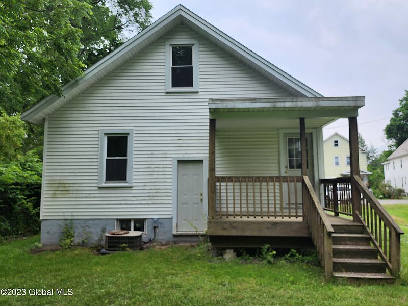 4th image of 14 Arnold Avenue