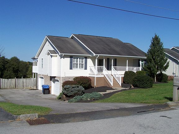 3rd image of 211 Chimney Top Ln