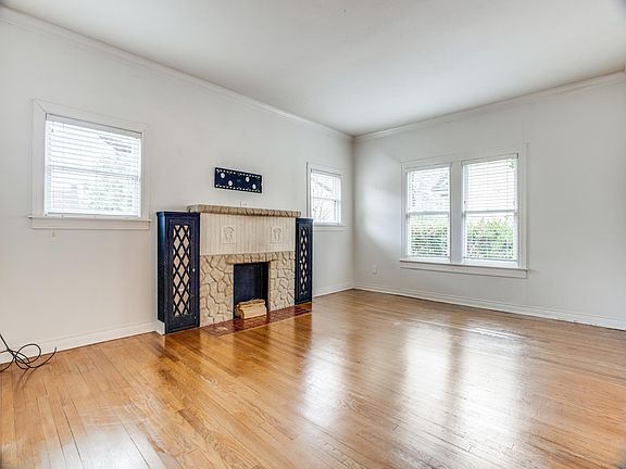 3rd image of 612 Cordova St